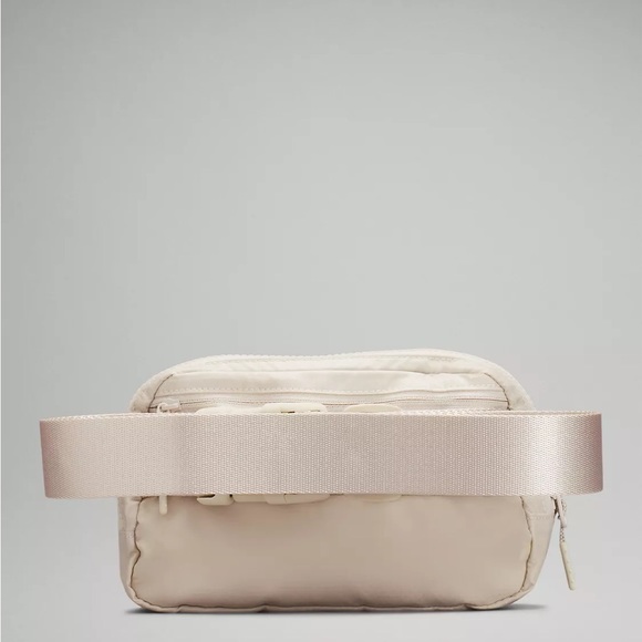 NWT Lululemon Everywhere Belt Bag - White Opal - Tik Tok Viral Bag! - Picture 3 of 7